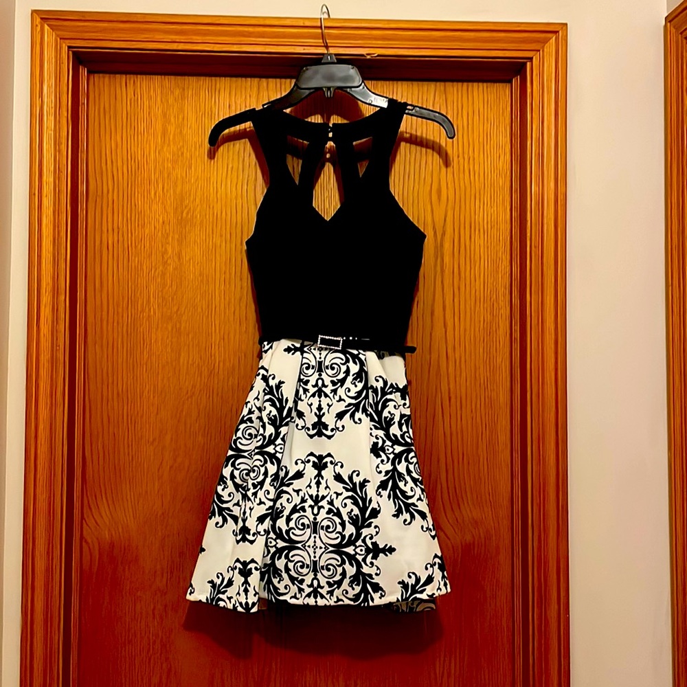 Black and White homecoming dress from Macy’s. Juniors size 1